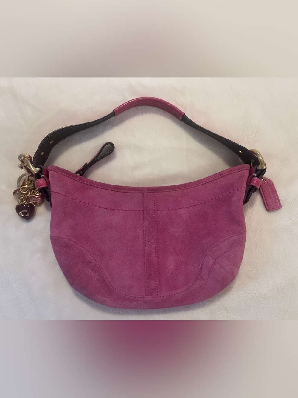 🩷 Coach Pink Suede Leather Soho Shoulder Bag with Leather Strap
Y2K Vintage 🩷